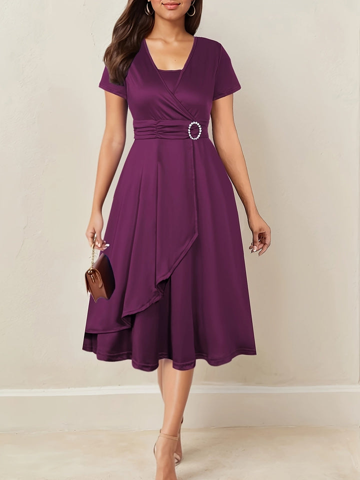 Rotes, festliches Damen Abendkleid im Maxikleid-Stil, ideal für Hochzeiten und glamouröse Feste.