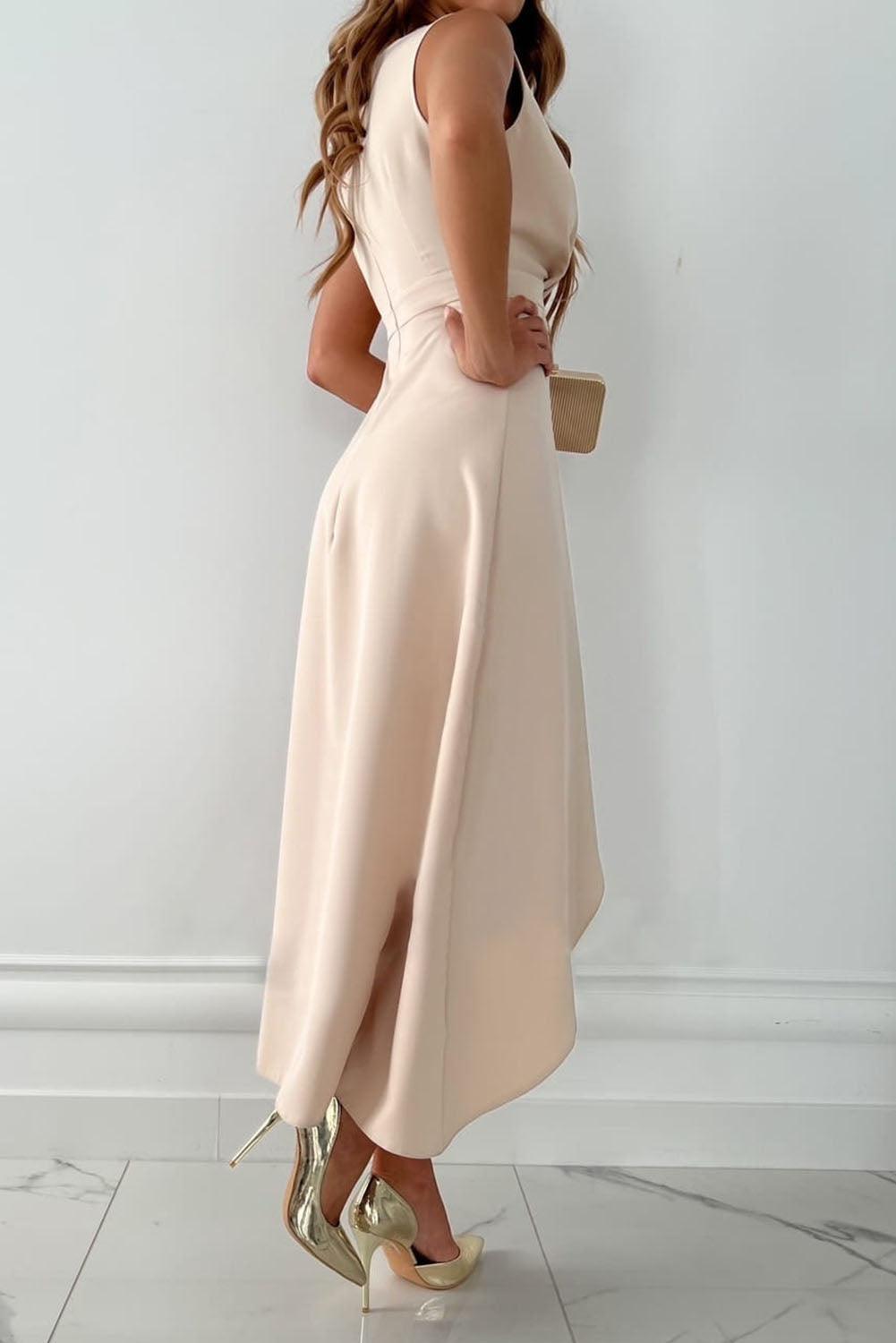 Stilvolles Wickelkleid für Hochzeitsgäste & besondere Anlässe, mit schmeichelndem V-Ausschnitt, elegant & sommerlich.