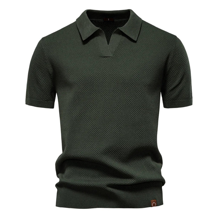 Hochwertiges Herren Poloshirt Elio. Angenehm zu tragendes, strukturiertes Kurzarm-Oberteil mit eleganter Optik.