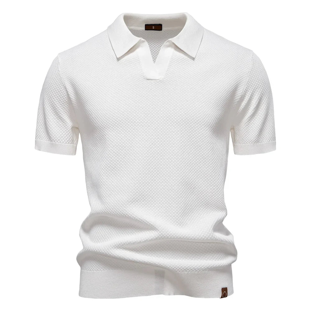 Modernes Herren Poloshirt Elio in neutraler Farbe. Strukturiertes Design, Kurzarm und hoher Tragekomfort.