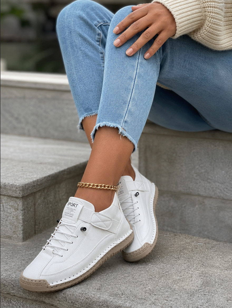 Seitenansicht der Damen Slip-on Sneaker mit profilierter EVA-Sohle für optimalen Gehkomfort.