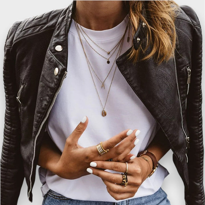 Schwarze Damenjacke im modernen Streetstyle, Regular Fit, perfekt für einen schicken und bequemen Alltag.