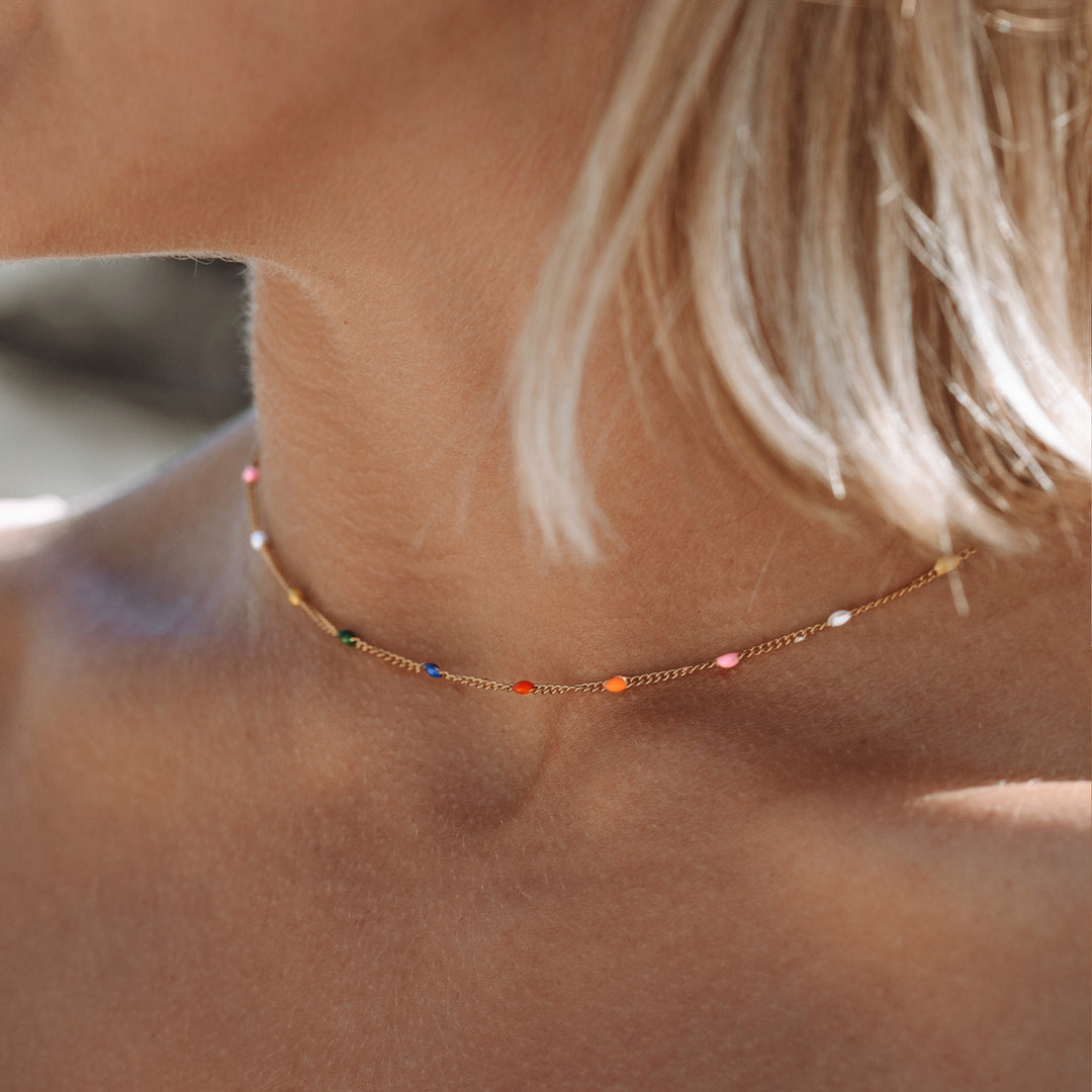 Edle Damen Gold Choker Halskette Aloha. Wasserfest, verstellbar, aus robustem Edelstahl mit PVD-Beschichtung.