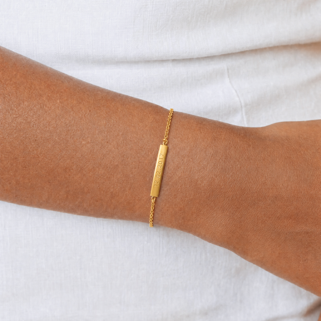 Elegantes Damen Gravur Armband in Gold, personalisierbar, aus hochwertigem wasserdichtem Edelstahl für jeden Anlass.