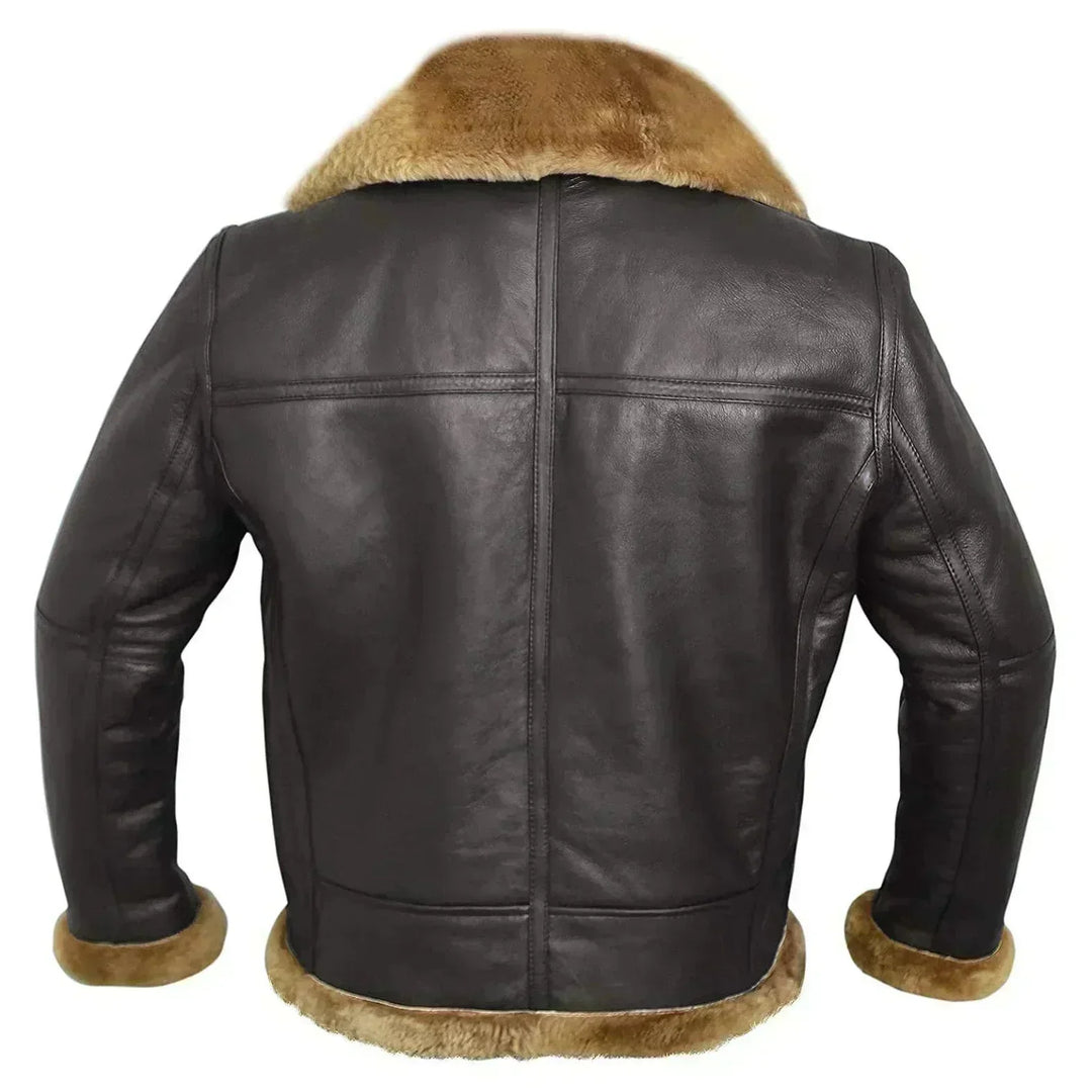 Mann trägt elegante Winterjacke Herren. Isoliert, warm & strukturierte Passform. Ideal für kalte Tage.