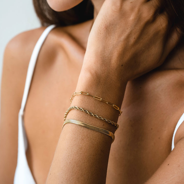 Stilvolles Gold Kettenarmband Set für Damen, 3-teilig, aus wasserfestem Edelstahl für Alltag und besondere Anlässe.