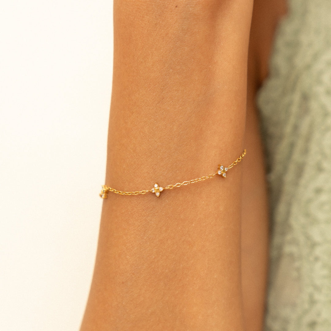 Elegantes Damen Armband Kleeblatt aus wasserfestem Edelstahl, gold/silberfarben mit glitzerndem Zirkon. Alltagstauglich.