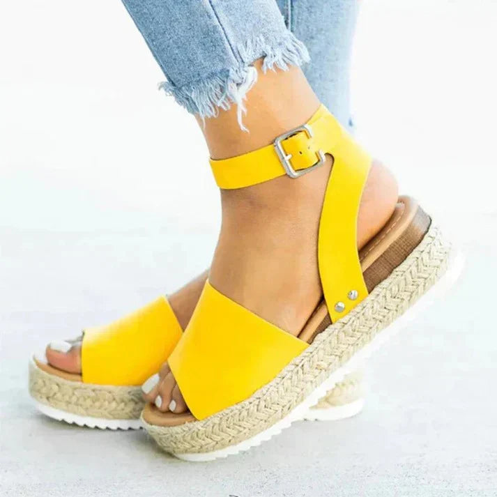 Modische Damen Sandalen: bequeme, ergonomische Plateau-Sandalen, perfekt als elegante Freizeitschuhe im Sommer.