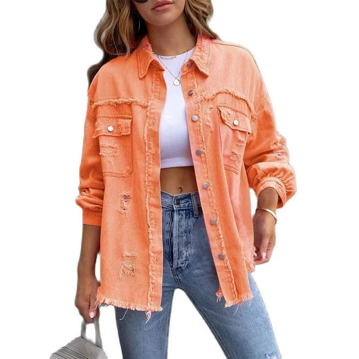 Warme Damen Übergangsjacke, gefütterte Jeansjacke im Herbst-Look. Lässig, modisch und bequem für jeden Tag.