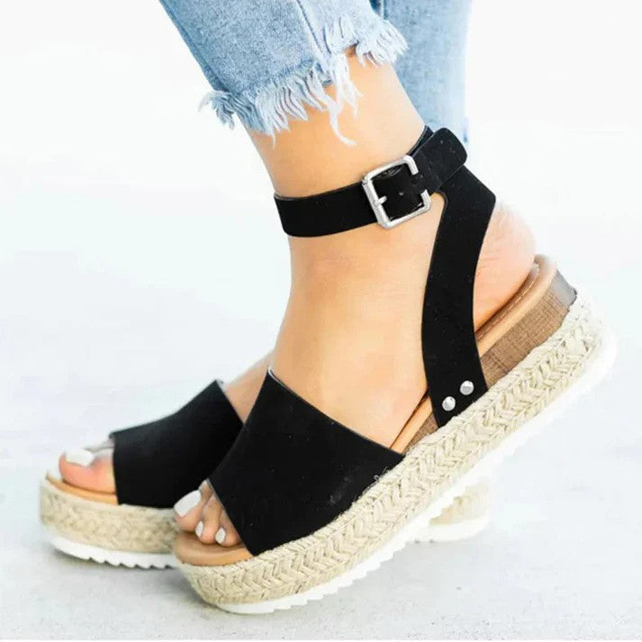 Bequeme Damen Sandalen für den Sommer. Ideal als stilvolle Freizeitschuhe & Strandschuhe.