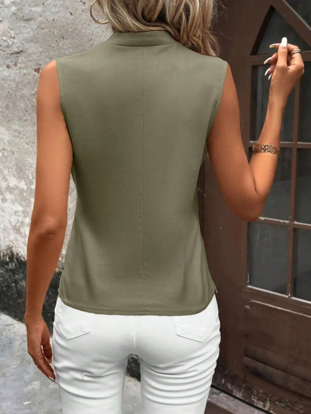 Modisches grünes Damen Basic Top, ärmellos und bequem. Ideal für Frühling & Sommer.