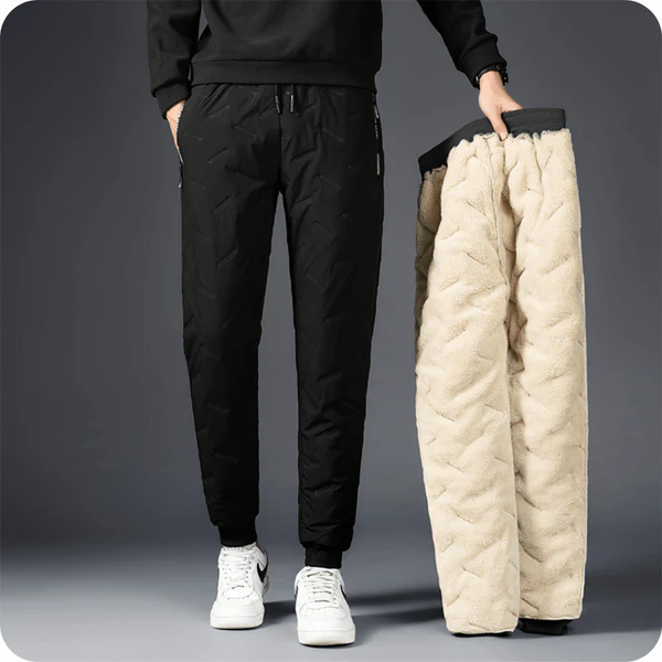 Nahaufnahme der Herren Thermohose: Elastikbund & wasserabweisendes Material. Komfortable Winterhose für Aktivitäten.
