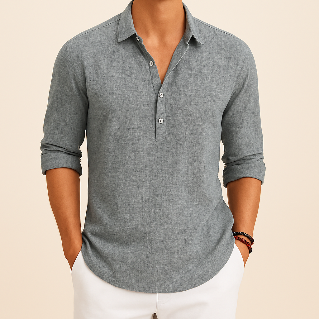 Nahaufnahme des klassischen Henley-Kragens mit Knopfleiste am stilvollen Herren Langarm Poloshirt.