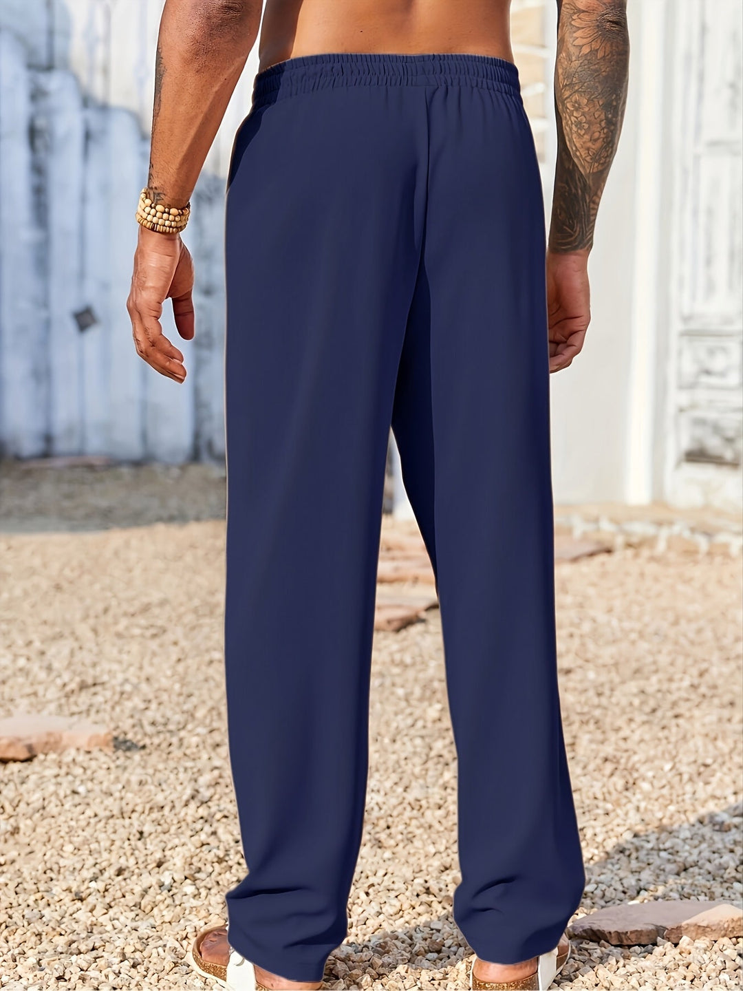 Schwarze elegante Herrenhose mit geradem Schnitt. Knöchellang, ideal für stilvollen Business Casual.