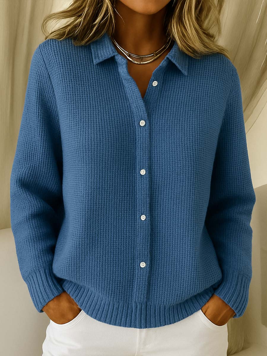 Hochwertiger Damen Strickcardigan mit feiner Masche, perfekt für einen stilvollen Casual-Look im Herbst.