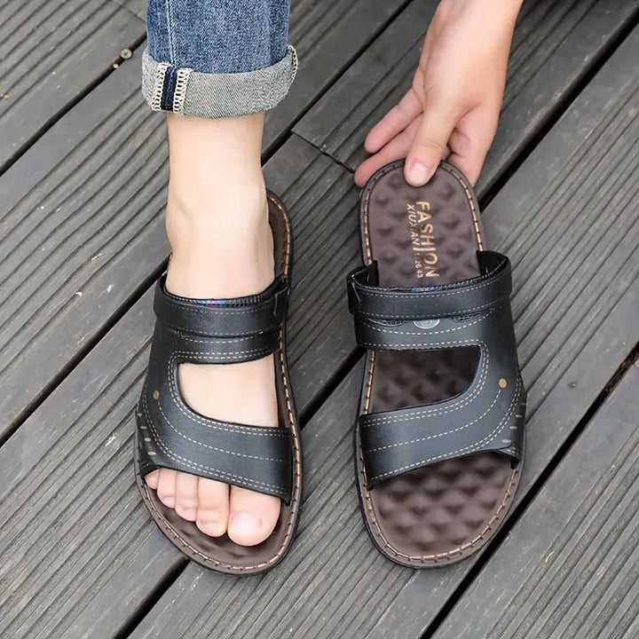 Stylische Herren Sandalen Strider für den Sommer. Bequeme Freizeitsandalen mit verstellbaren Riemen.
