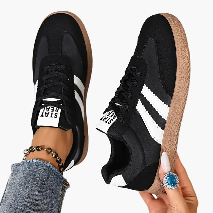 Trendige Damen Retro Sneaker in Lila, bequeme Streetwear-Schuhe für moderne Looks.