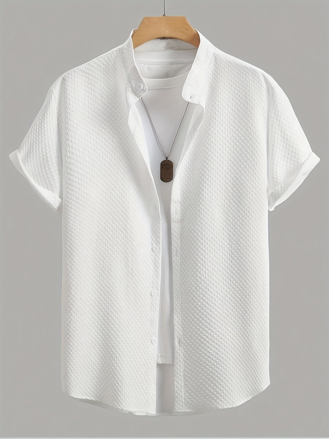 Leichtes Herren Sommerhemd mit Kurzarm im modernen Lagenlook. Perfekt für Freizeit und warme Tage.