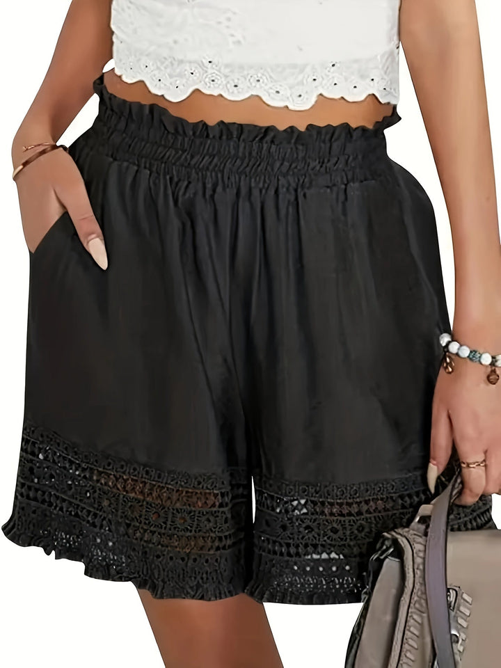 Vielseitige Damen Shorts: Boho-Look mit Häkelspitze, perfekt für Strand, Stadt oder Festival.