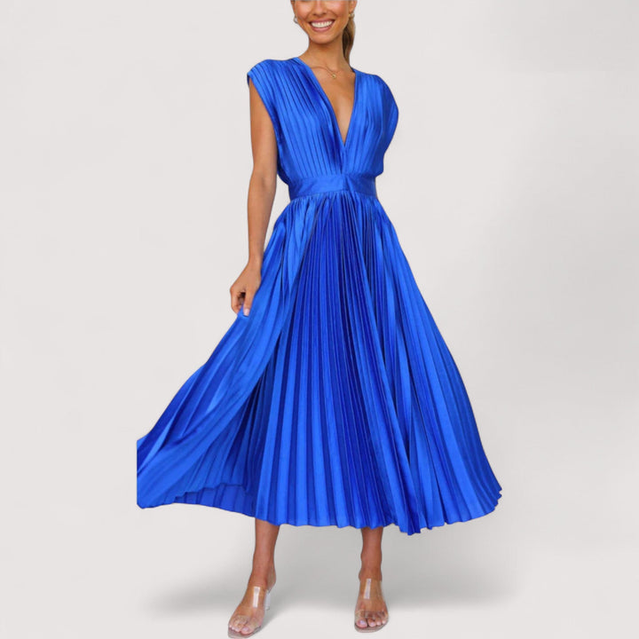 Festliches Damen Plisseekleid mit verstellbarem Bund, fließend & stilvoll.
