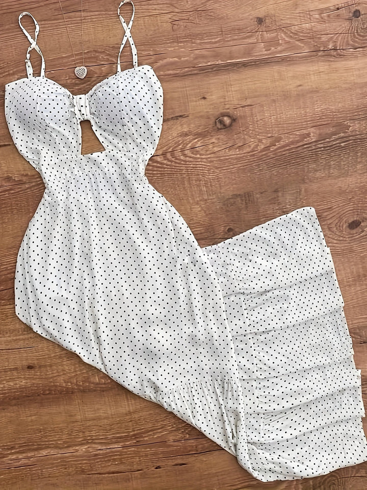 Rotes Sommer-Maxikleid mit schwarzen Punkten, verspielten Volants und Herz-Ausschnitt.