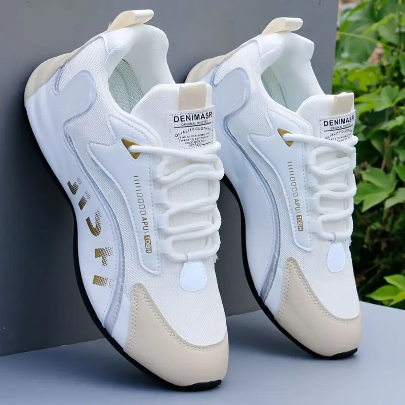 Moderne Herren Turnschuhe, rutschfest & komfortabel, perfekt für aktive Tage.
