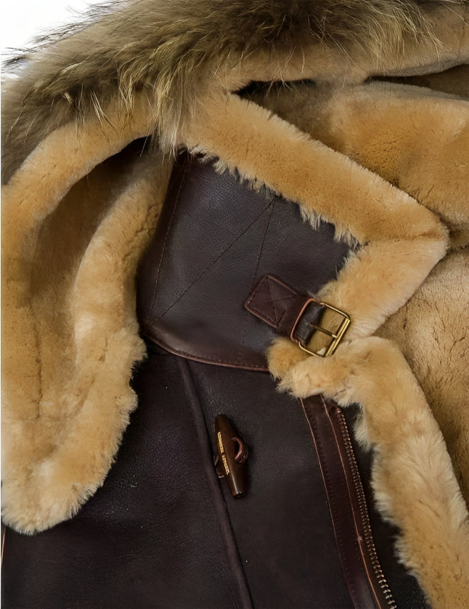 Volle Ansicht der Herren Bomberjacke, warm gefüttert, mit Einreiher-Design. Ideal für kalte Wintertage.