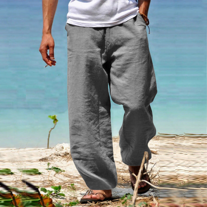 Trendige Herrenmode: Lässige Freizeithose mit Kordelzug für Männer. Bietet Komfort und Stil im Alltag.