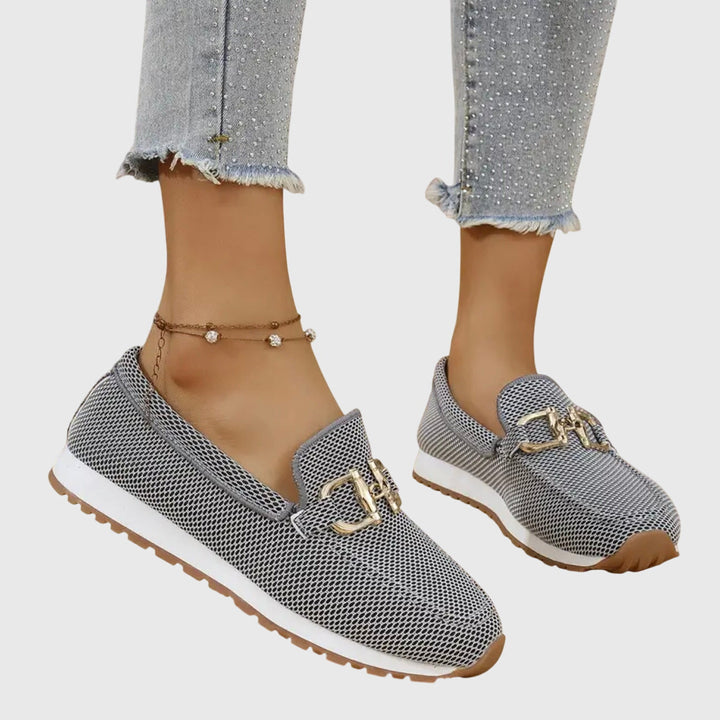 Rutschfeste orthopädische Sohle der Damen Loafer Sneakers. Komfortschuhe für sicheren Halt im Alltag.