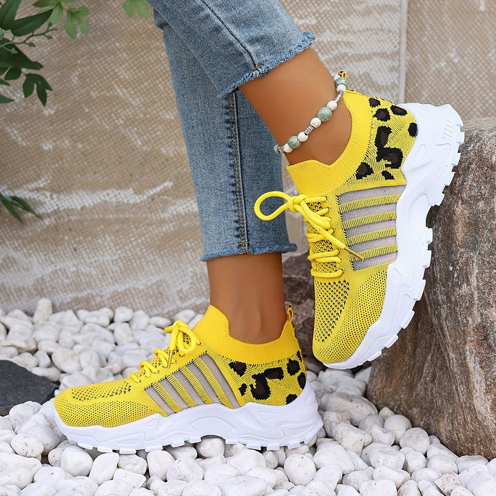 Damen Sneaker Ronja, weiß, minimalistisch & bequem, passt zu jedem Outfit.
