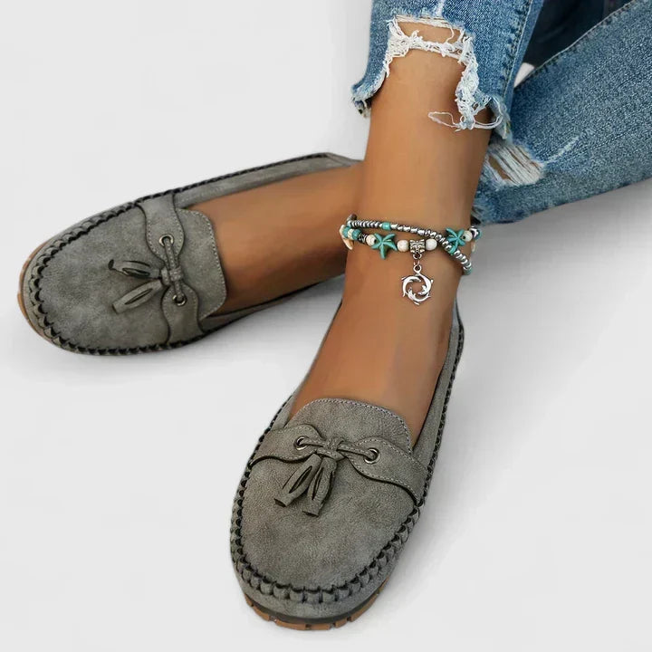 Stylische Damen Slip-On Loafer. Elegante und bequeme flache Komfortschuhe für Business- und Casual-Looks.