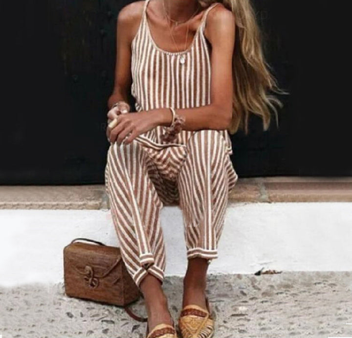 Damen Streifen Jumpsuit von Lois Amsterdam. Ein komfortabler und modischer Einteiler für den perfekten Sommer-Alltagslook.