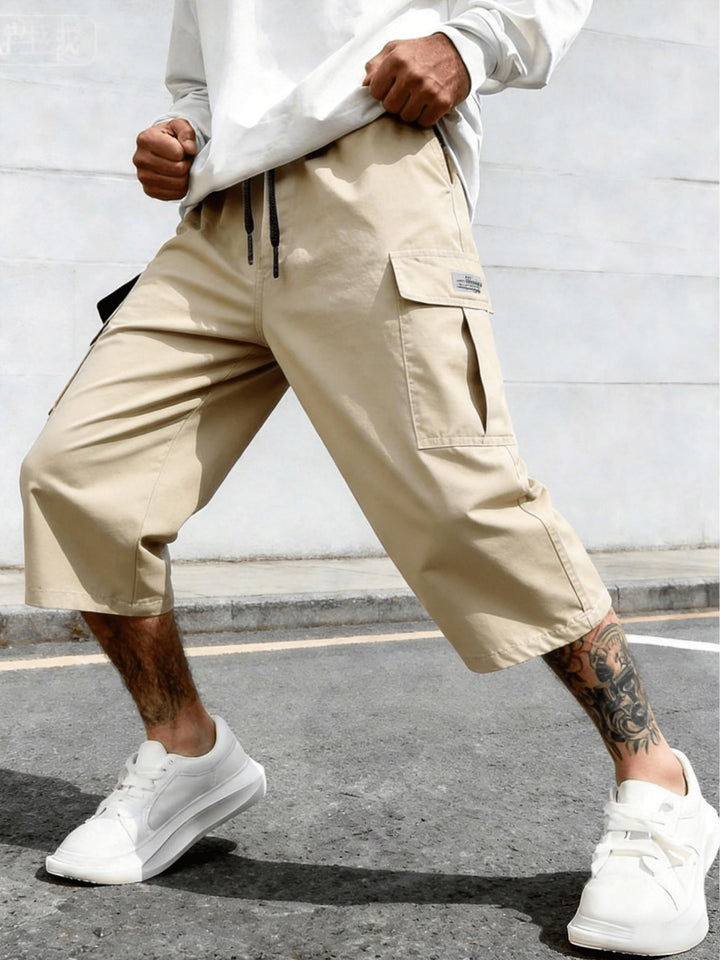 Blaue Herren Streetwear Bermuda Shorts, locker & lässig für Sommer-Freizeit.