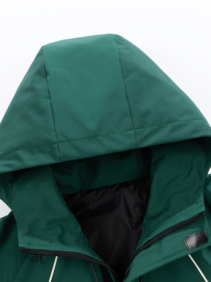 Stapel von Unisex Kapuzenjacken: Schwarz, Burgunderrot, Grün. Vielseitige Freizeitjacken für Herren & Damen, robust.