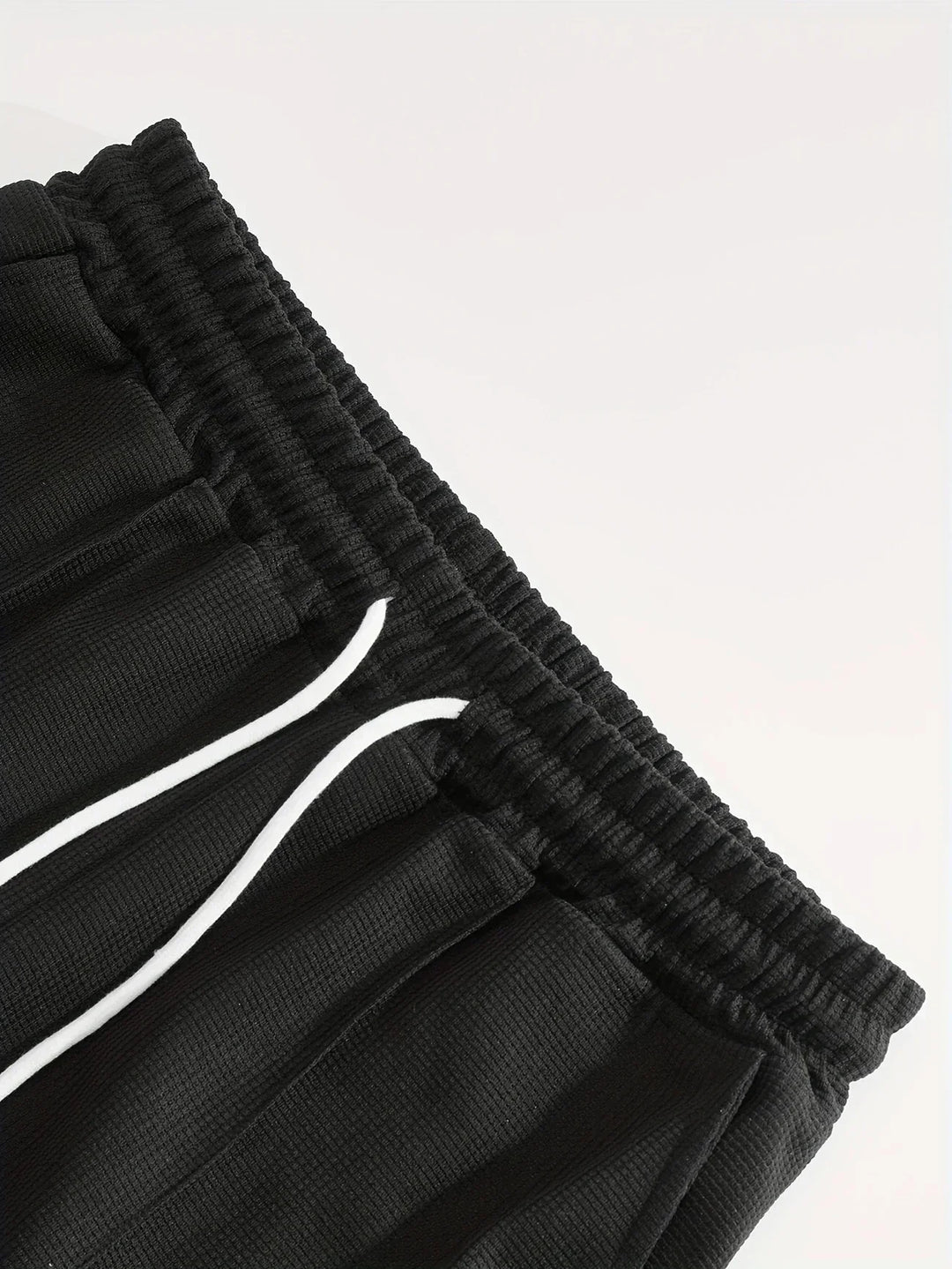 Komplettes Herren Fitnessbekleidung Set: Atmungsaktives Sportshirt & Shorts für dein Training.