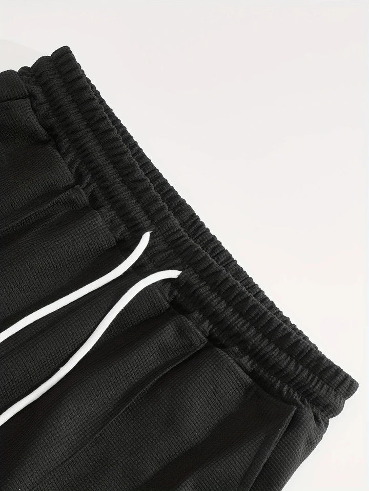 Komplettes Herren Fitnessbekleidung Set: Atmungsaktives Sportshirt & Shorts für dein Training.