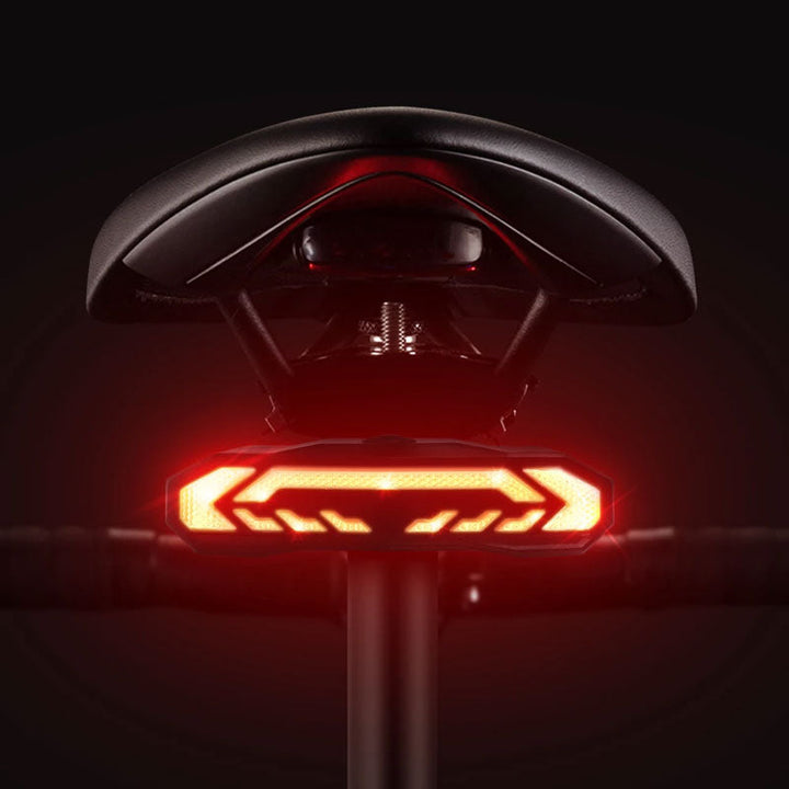 Fahrrad Smart Rücklichtalarm mit Diebstahlschutz, Blinker und Bremslicht für erhöhte Sicherheit.