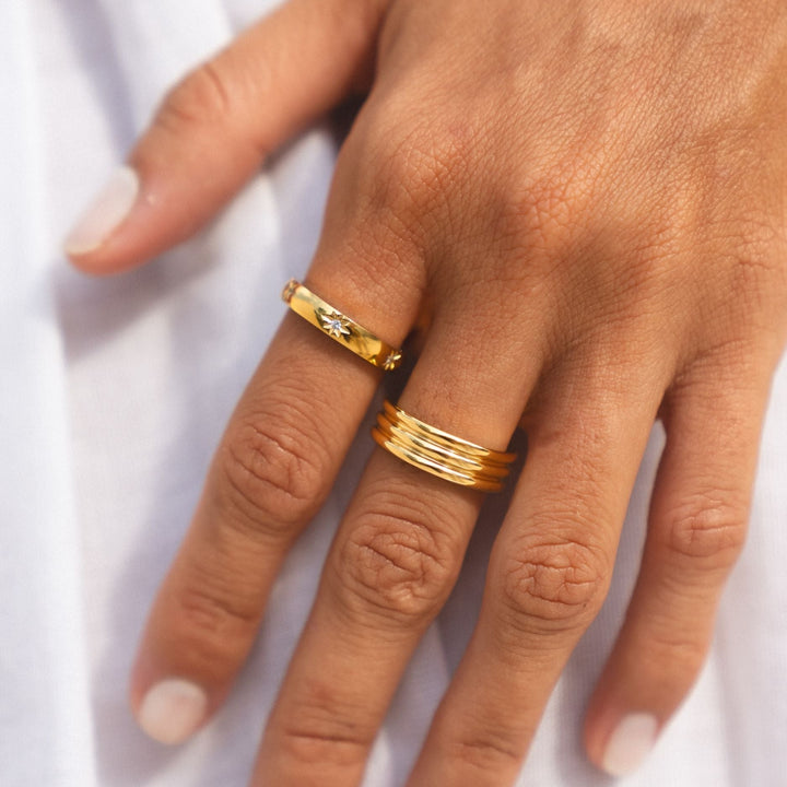 Eleganter Damen-Goldring, mehrreihig, aus wasserfestem Edelstahl; ideal für Alltag und Anlässe.