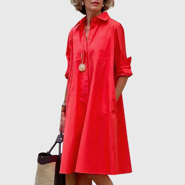 Vorderansicht des lässigen Damen Relaxed Fit Kleides mit praktischen Taschen, ideal für Freizeit & Komfort.