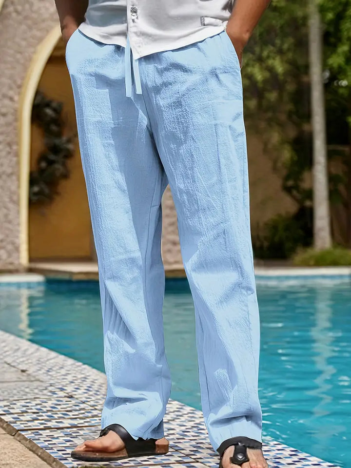 Atmungsaktive graue Herrenhose im Loose Fit. Bequeme Sommerhose für entspannte Tage.