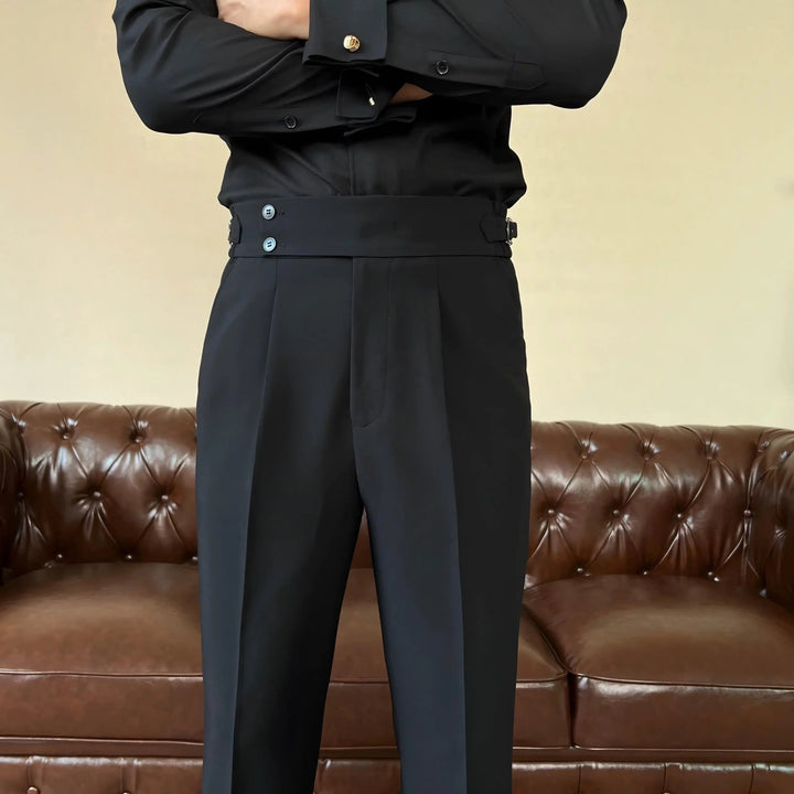 Herrenhose in klassischem italienischem Design. Hochwertige Business- und Freizeithose in Schwarz oder Creme, stilvoll.