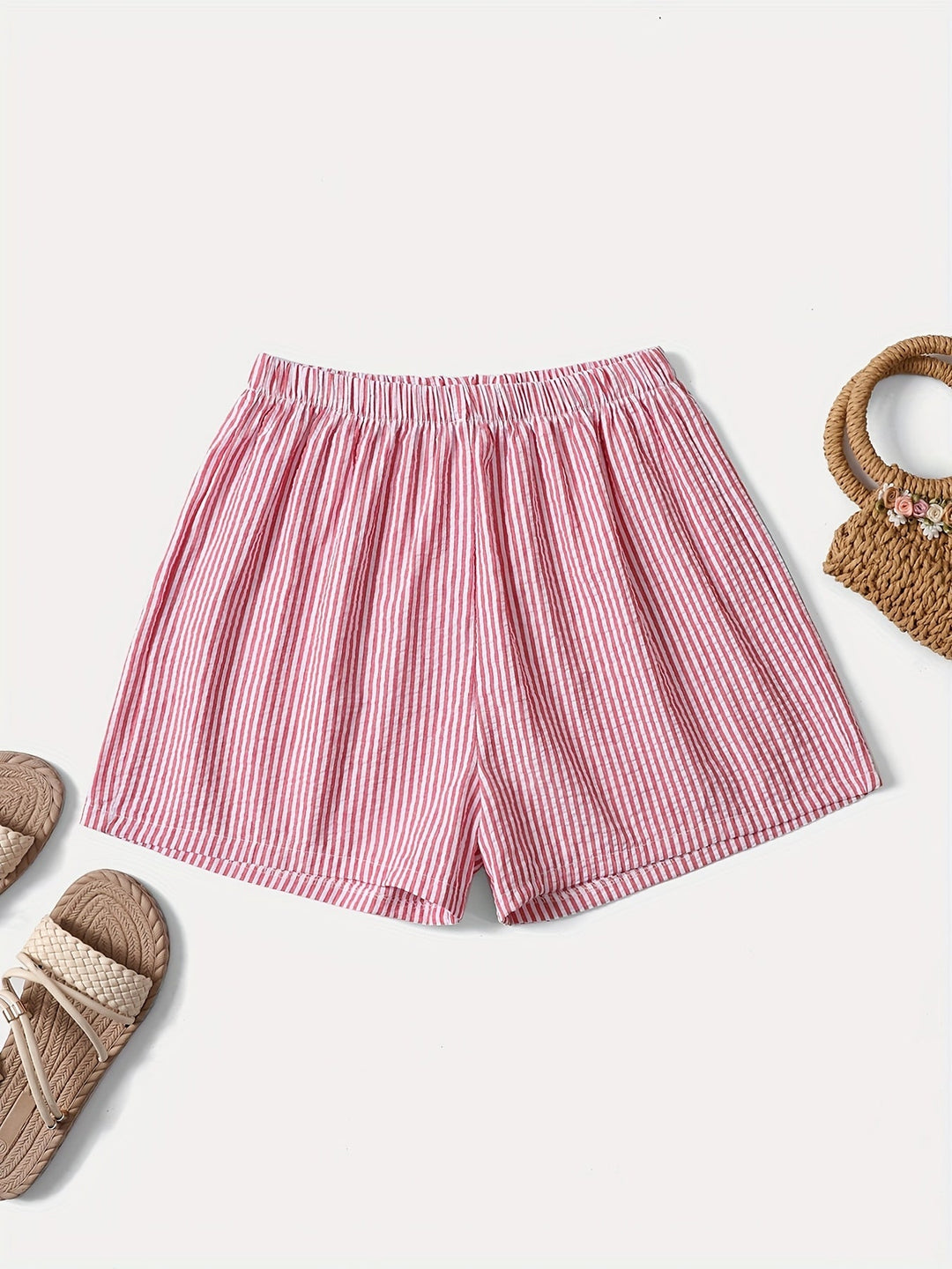 Modische Damen Shorts mit elegantem Streifen- und Karomuster. Ideal für sommerliche Freizeit-Outfits.