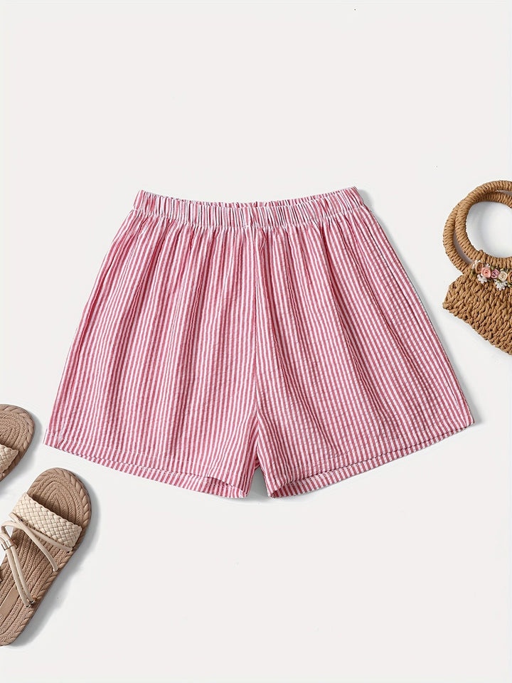 Modische Damen Shorts mit elegantem Streifen- und Karomuster. Ideal für sommerliche Freizeit-Outfits.