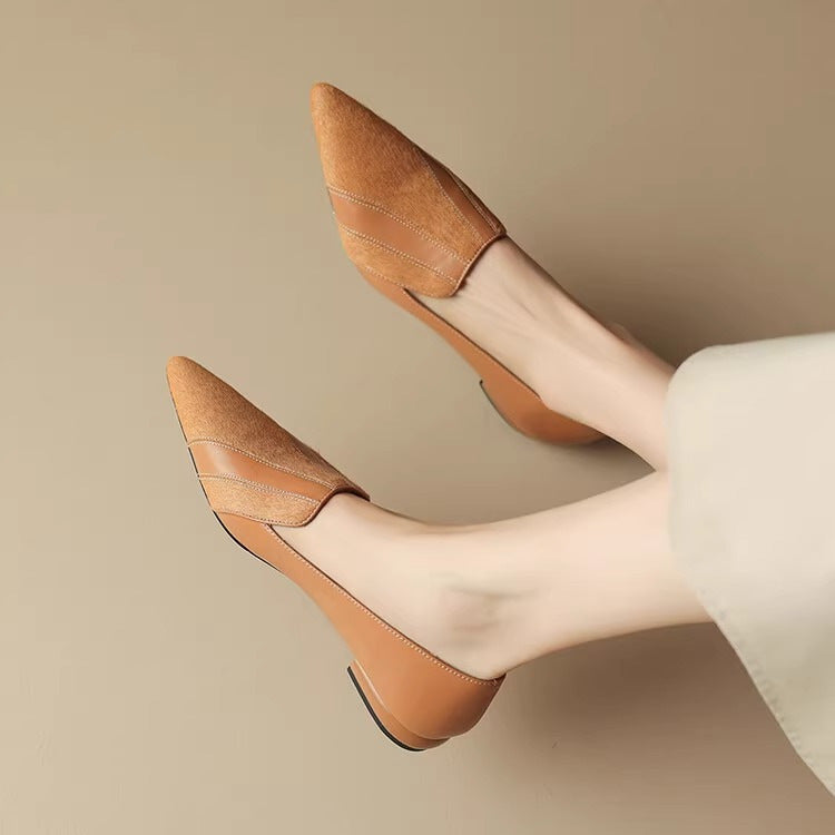 Vielseitige Damen-Slipper mit spitzer Zehe, ideal für Business-Outfits oder entspannte Freizeit-Looks.