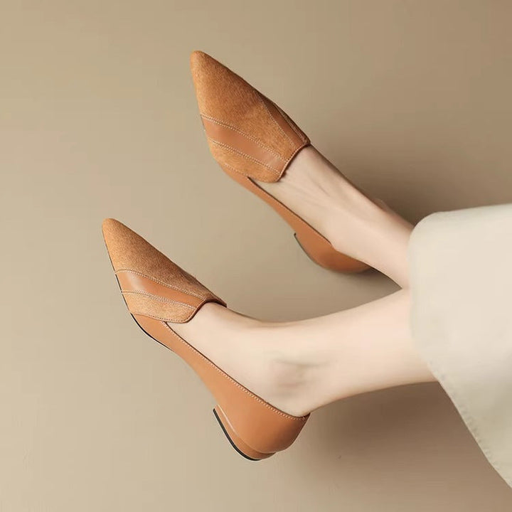 Vielseitige Damen-Slipper mit spitzer Zehe, ideal für Business-Outfits oder entspannte Freizeit-Looks.