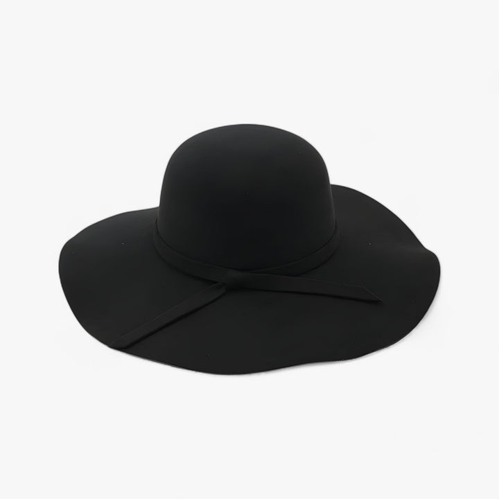 Damen Fedora Hut aus weichem Wollfilz; ein elegantes Accessoire, das Wärme und Stil im Herbst bietet.