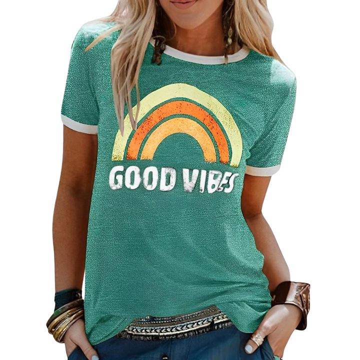 Modisches Damen Sommer T-Shirt mit leuchtendem Regenbogenmuster, Regular Fit, ideal für fröhliche Tage.