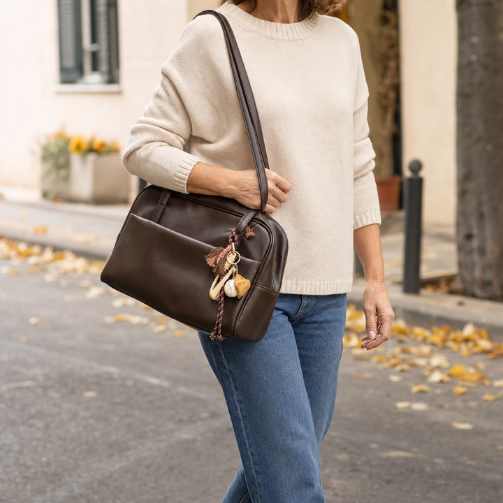 Modische Damen Schultertasche in Bordeaux, Kunstleder Boston-Stil, perfekte Handtasche für stilvolle Outfits.