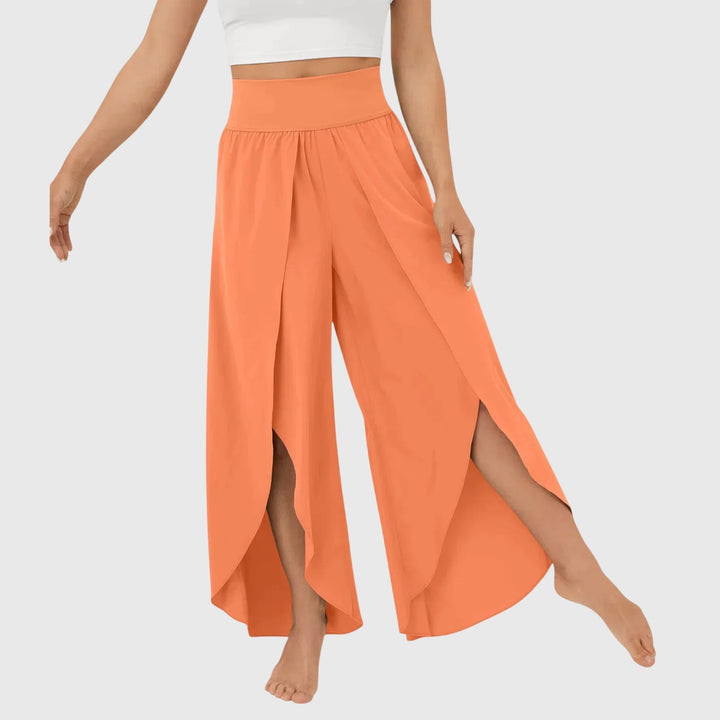 Luftige und bequeme Damenhose mit weitem Bein und elegantem Fall, perfekt für warme Sommertage.
