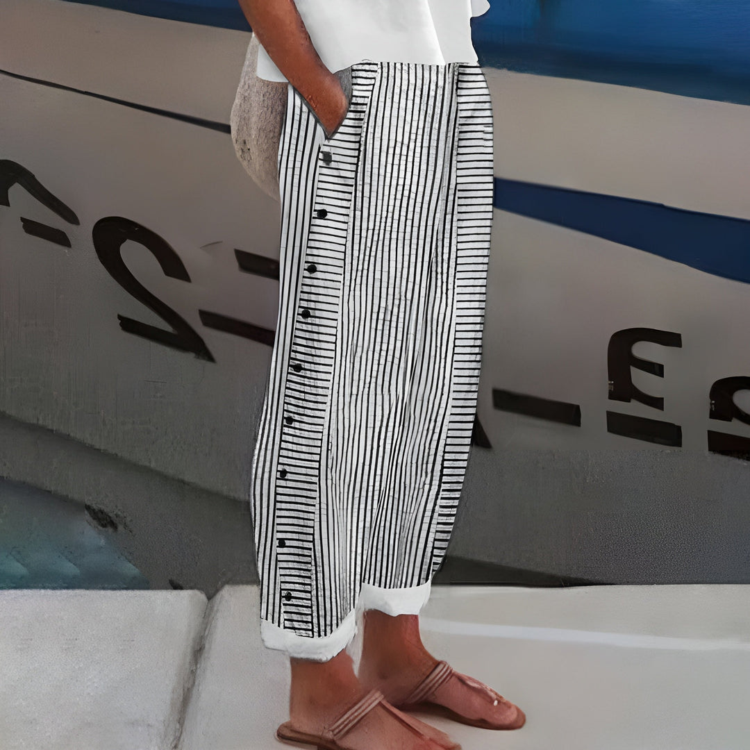 Elegante schwarze Stoffhose für Damen, gerader Schnitt, bequem & locker, ideal als Freizeithose oder Reisehose.